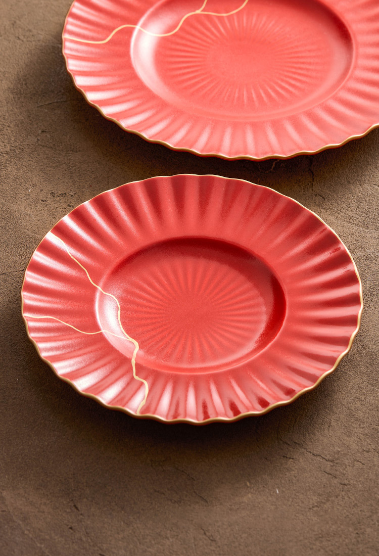Luxury Red Ceramic Dinner Plate with Golden Veins – Elegant Dining Col