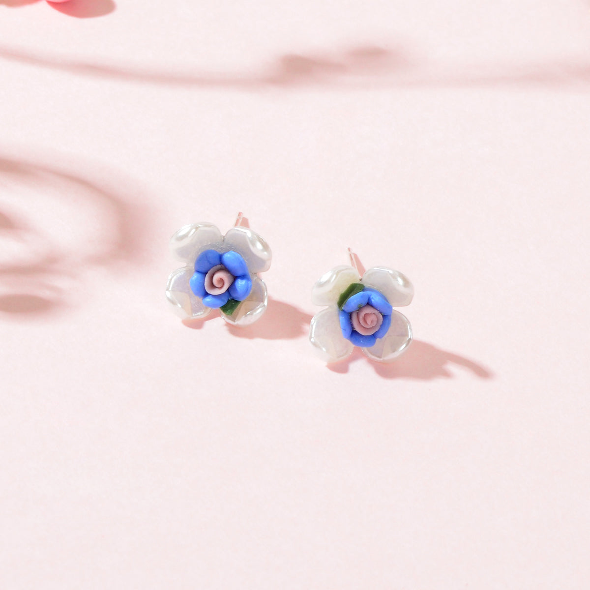 Sweet Elegant White Blue Resin Petal Hypoallergenic Chic Flower Stud