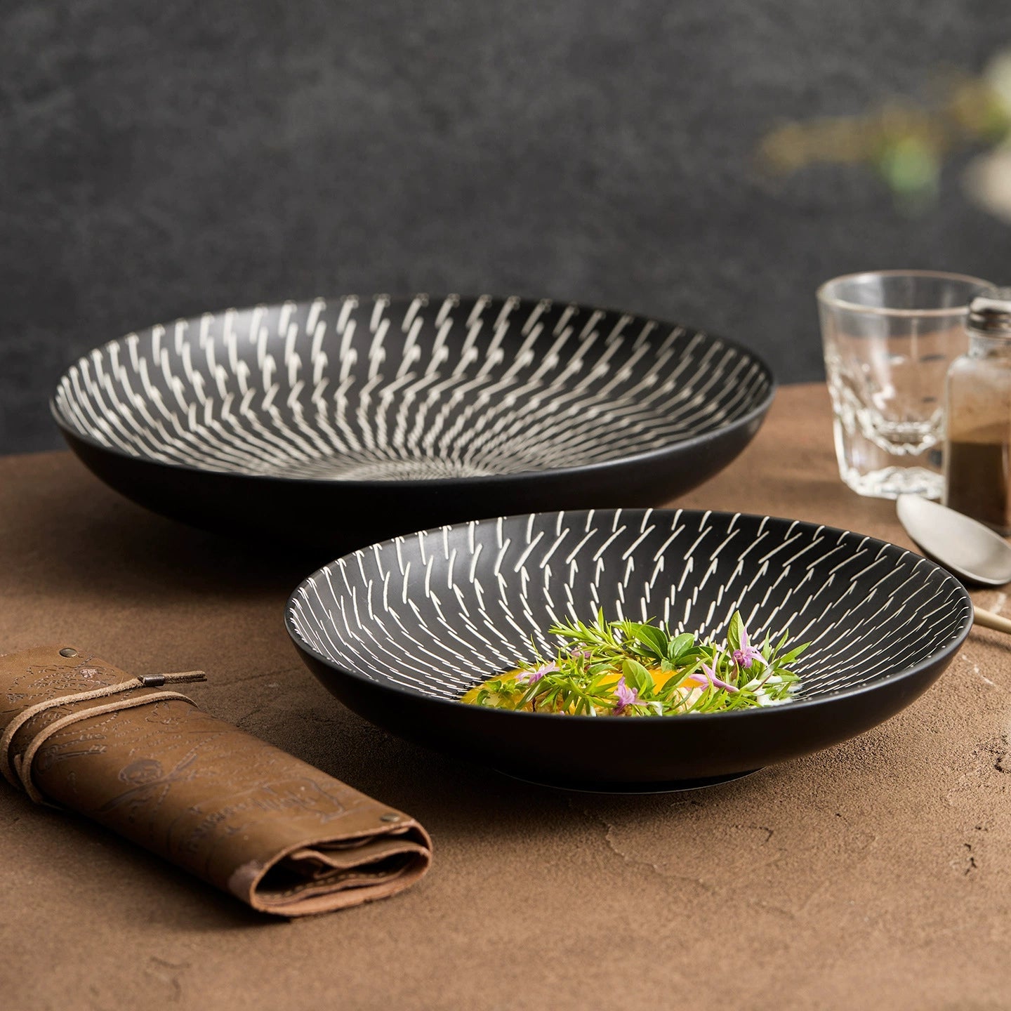 Luxury Black Ceramic Pasta Plate – 9" & 11" Modern Deep Dinner Bowl