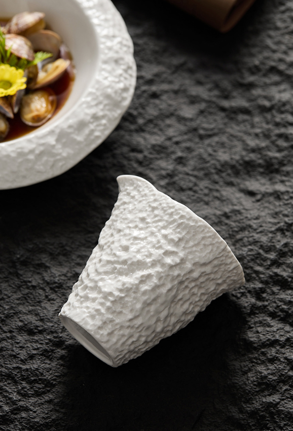 Textured Rock-Style Ceramic Sauce Cup – White Pouring Jug for Gravy, M