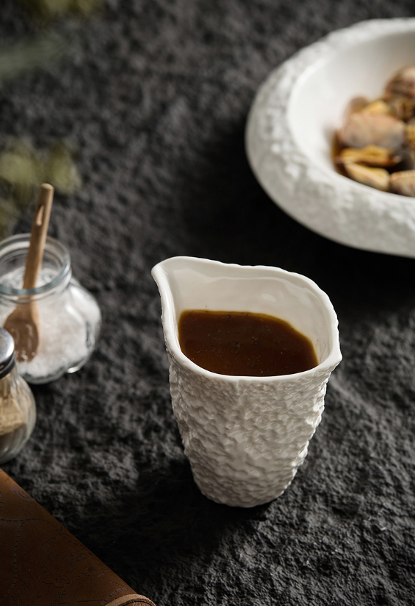 Textured Rock-Style Ceramic Sauce Cup – White Pouring Jug for Gravy, M