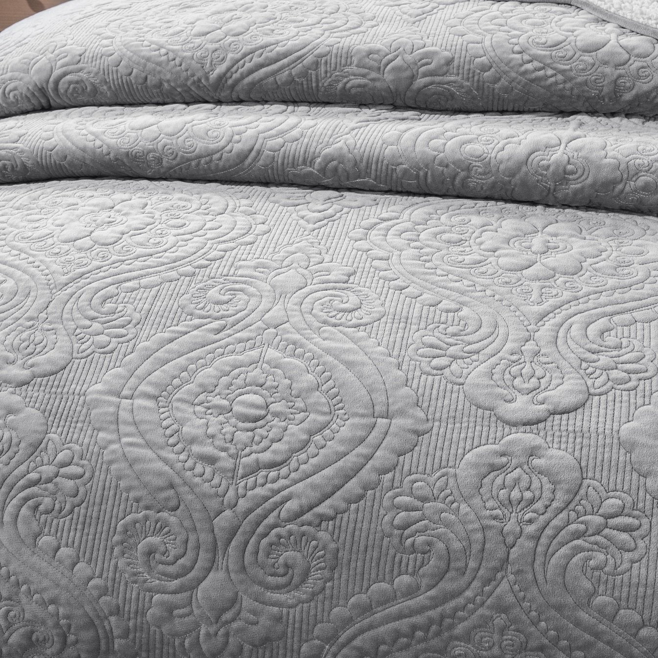 DaDa Bedding Elegant Micro Fleece Sherpa Bedspread Blanket Set -