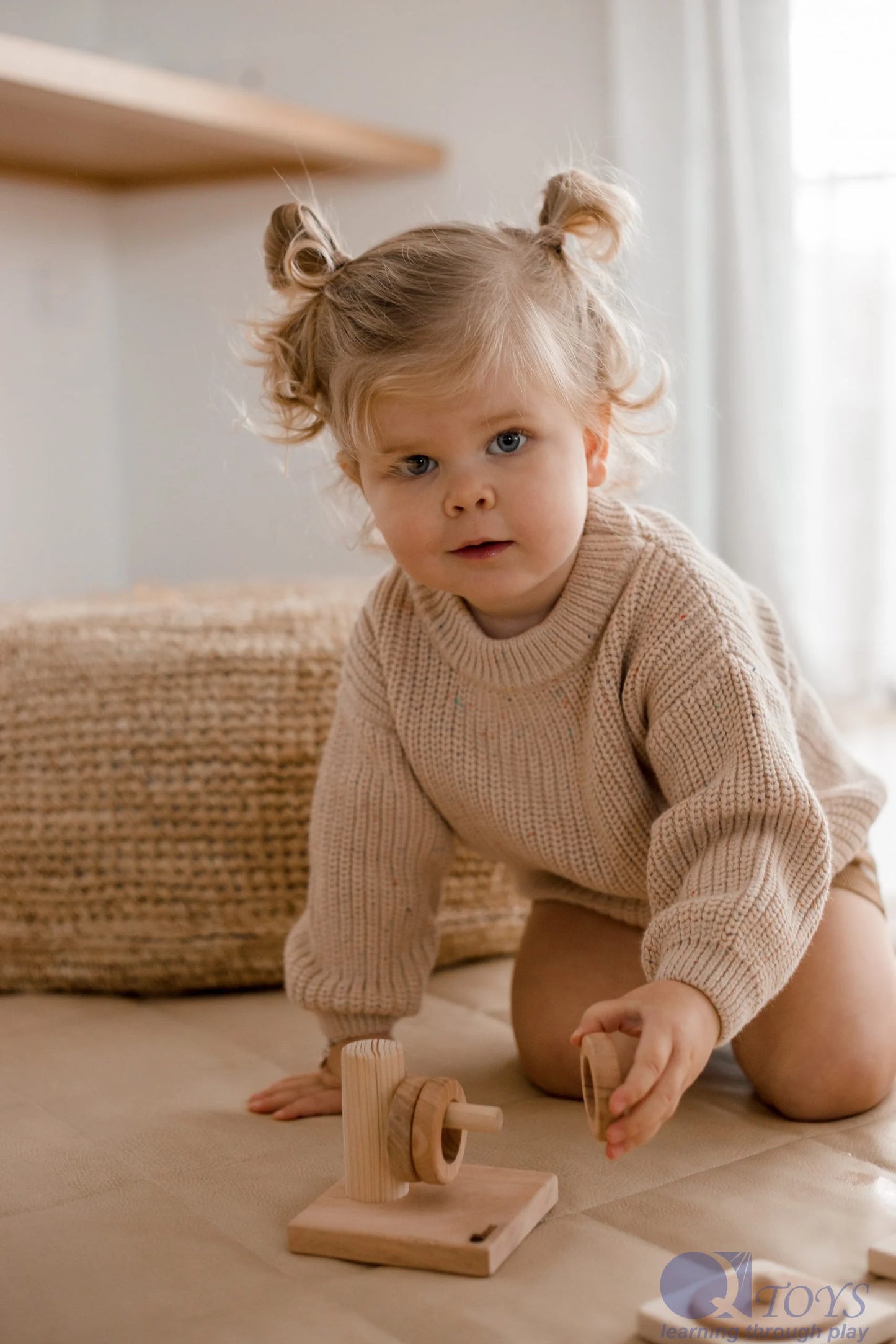 QToys Australia (USA) Horizontal Hanger