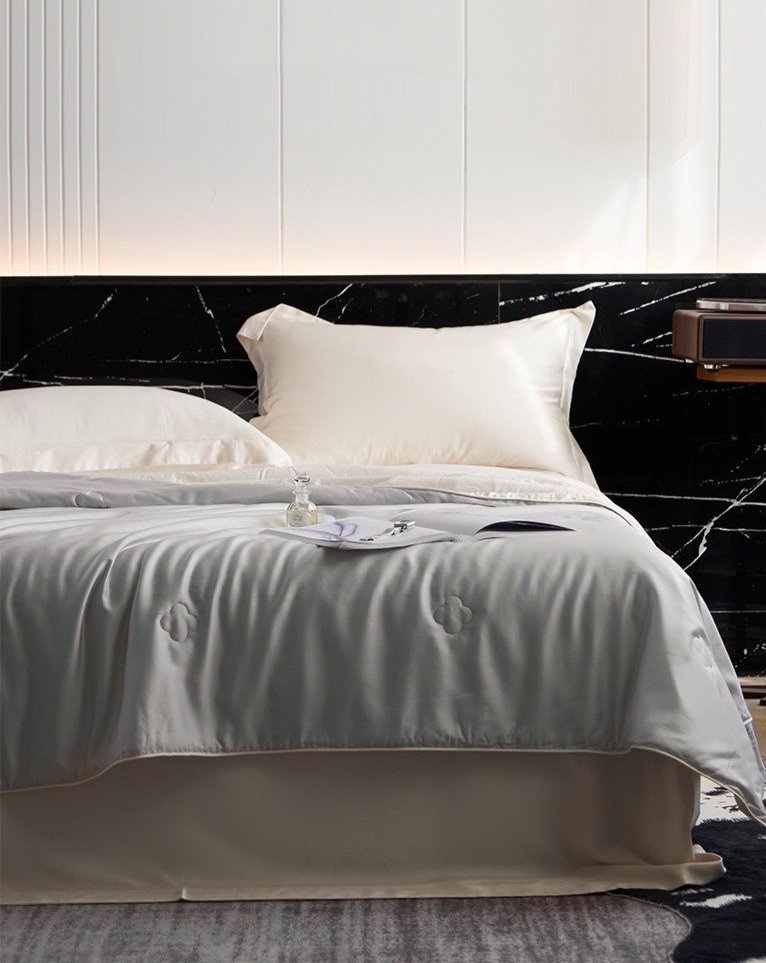 Silky Bamboo Fiber Cooling Blanket Duvet for Hot Sleepers & Night Swea