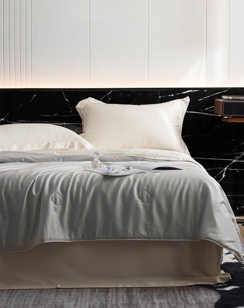 Silky Bamboo Fiber Cooling Blanket Duvet for Hot Sleepers & Night Swea